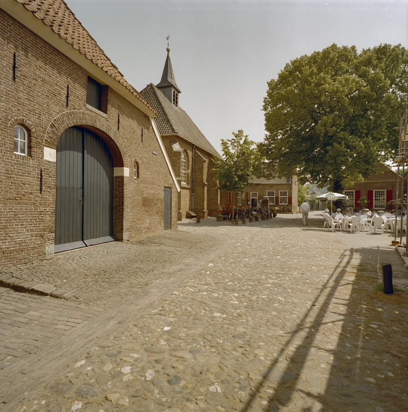 Bronkhorst - kapel en Gijsbertplein
